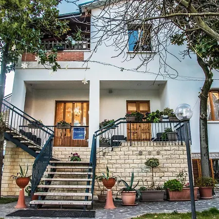 Levante Rooms Bed and Breakfast